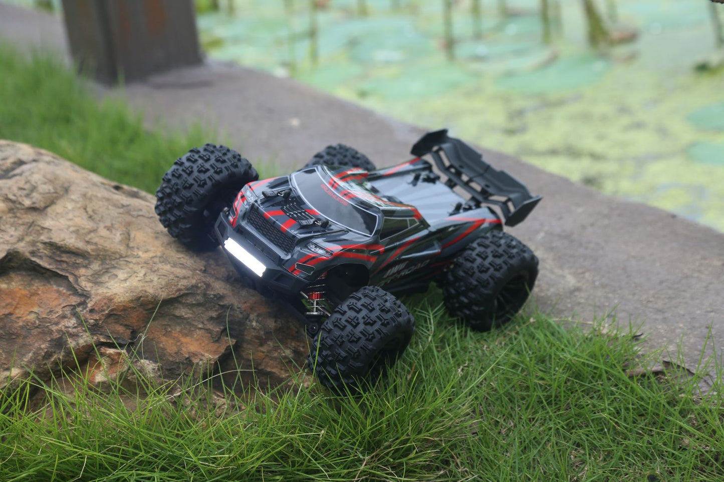 Remote Control Car Hyper Go MJX 16208 + 16210 1/16 4WD Fast 60KM/H